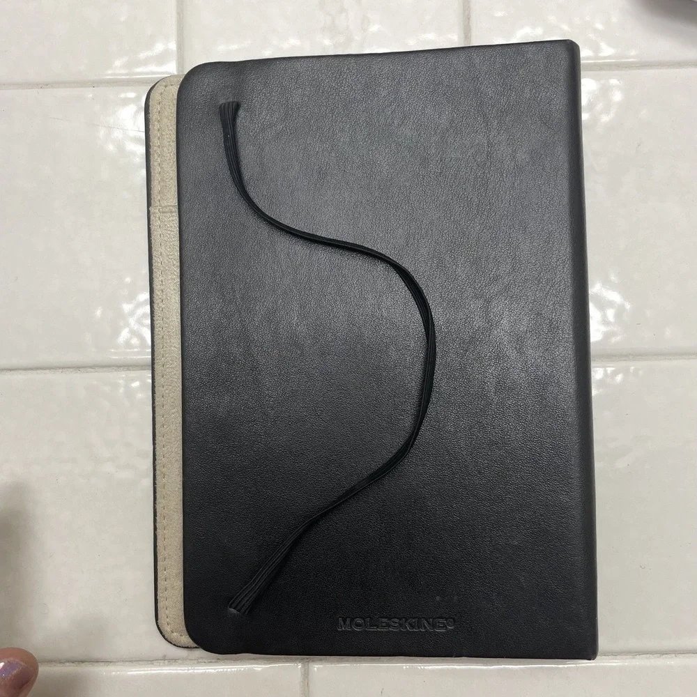 moleskine kindle cover and space for notepad color black